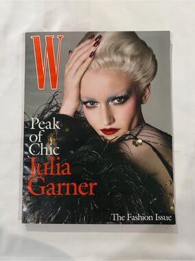 W Julia Garner “Peak of Chic” The Fashion Issue 2025 Magazine